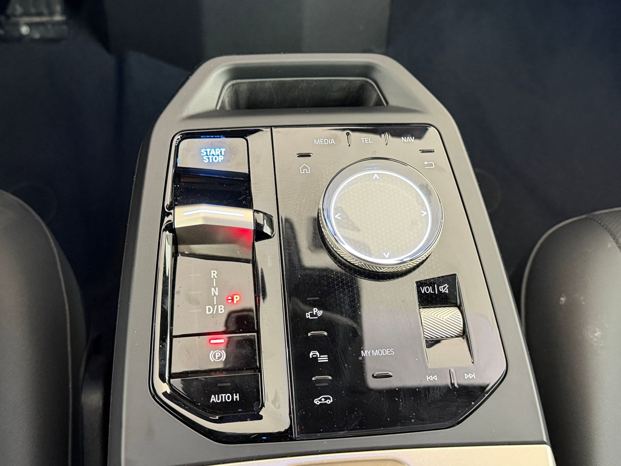 Certified 2022 BMW iX xDrive50 w/ Convenience Package image 18