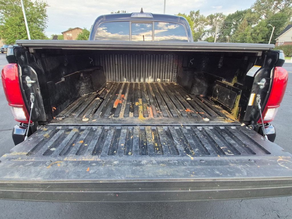Used 2022 Toyota Tacoma SR AWD/4WD image 23