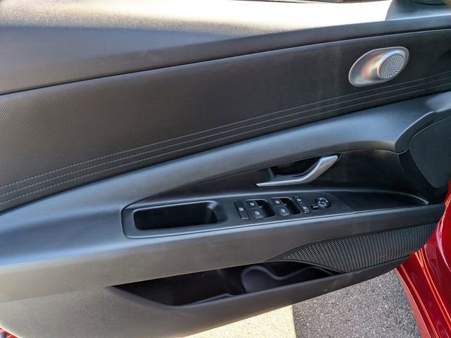 Used 2025 Hyundai Elantra Blue image 8