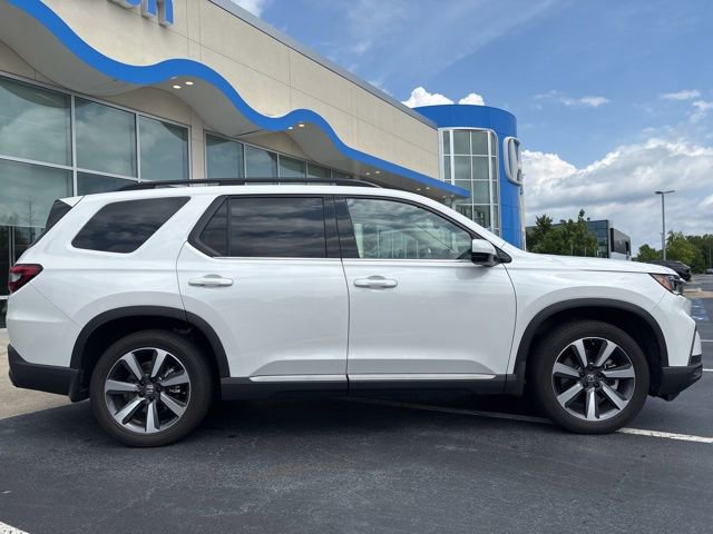 Certified 2025 Honda Pilot Touring image 4