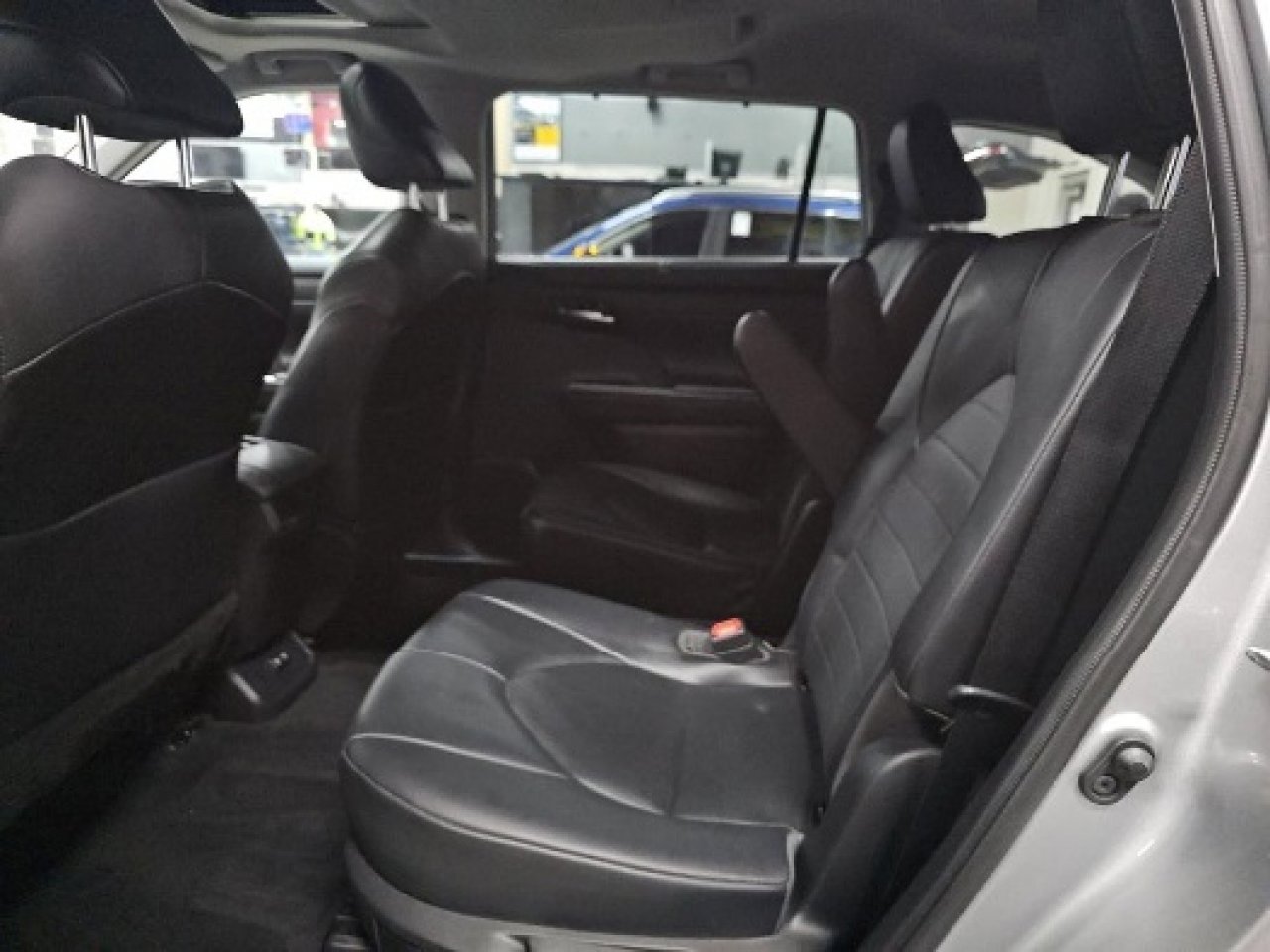 Used 2021 Toyota Highlander XLE image 17