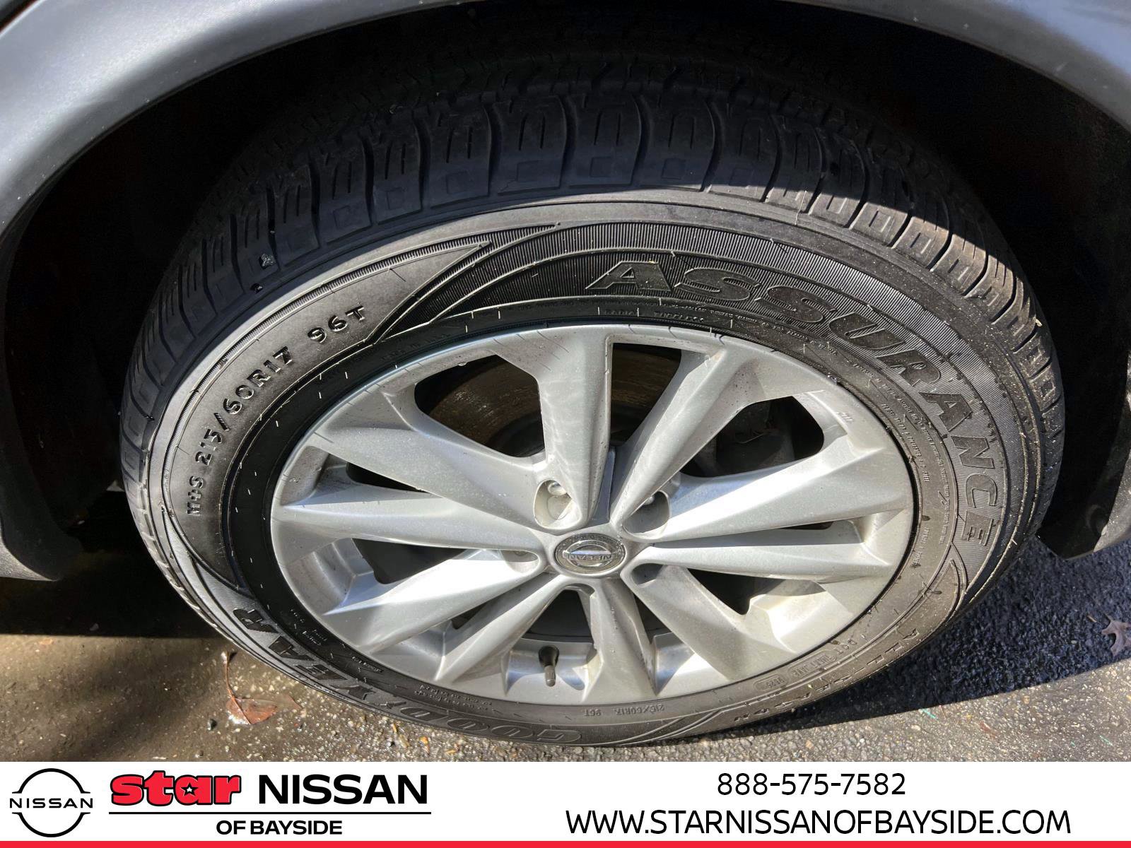 Used 2017 Nissan Rogue Sport SV AWD/4WD image 6