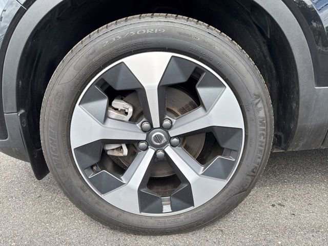 Certified 2025 Volvo XC40 B5 Plus AWD/4WD image 9