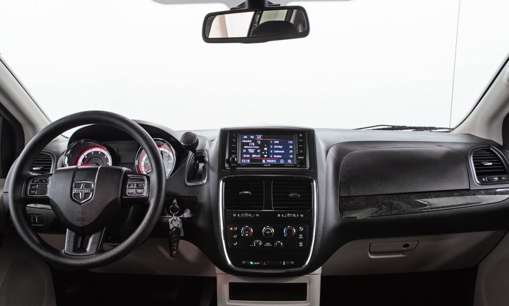 Used 2018 Dodge Grand Caravan SE w/ UConnect Hands-Free Group FWD image 22