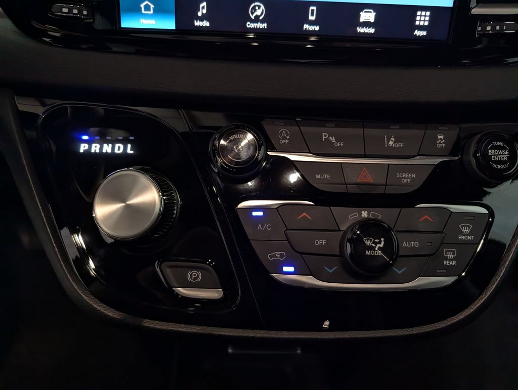 Used 2027 Chrysler Pacifica Select FWD image 22