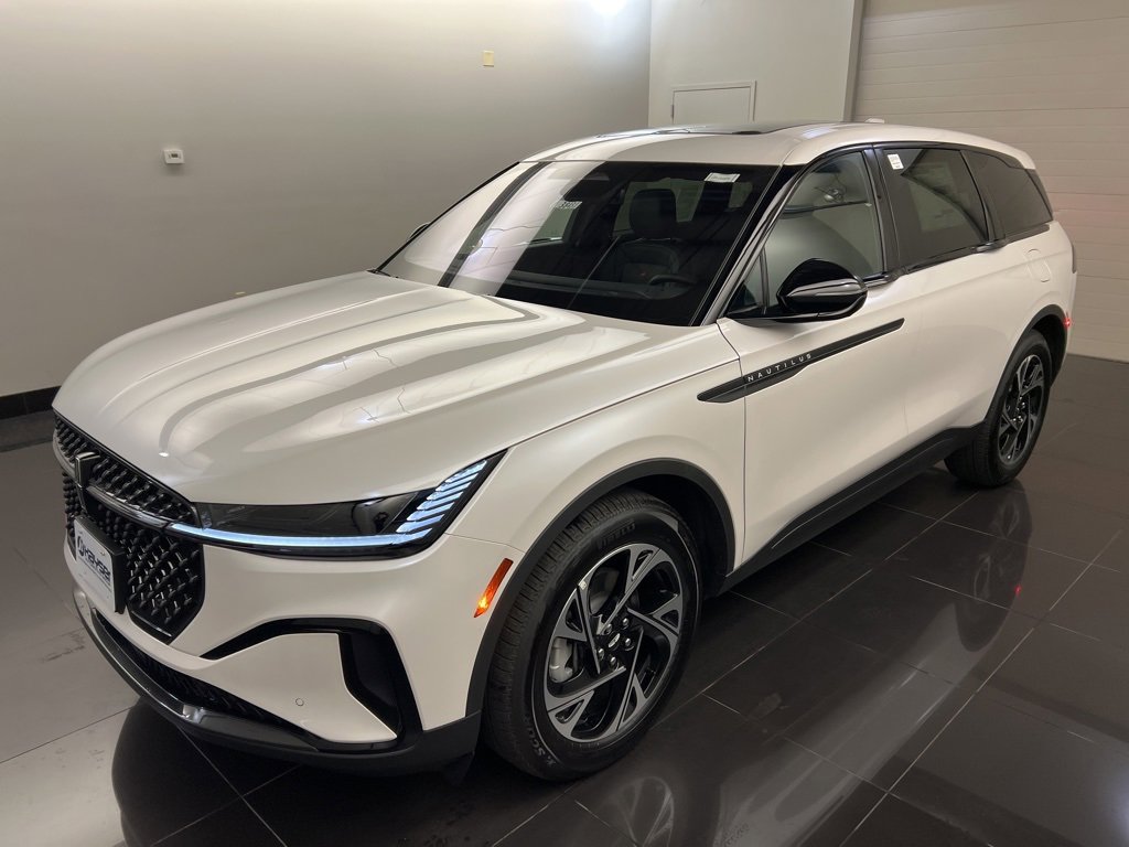 Used 2025 Lincoln Nautilus Premier w/ Equipment Group 102A image 3