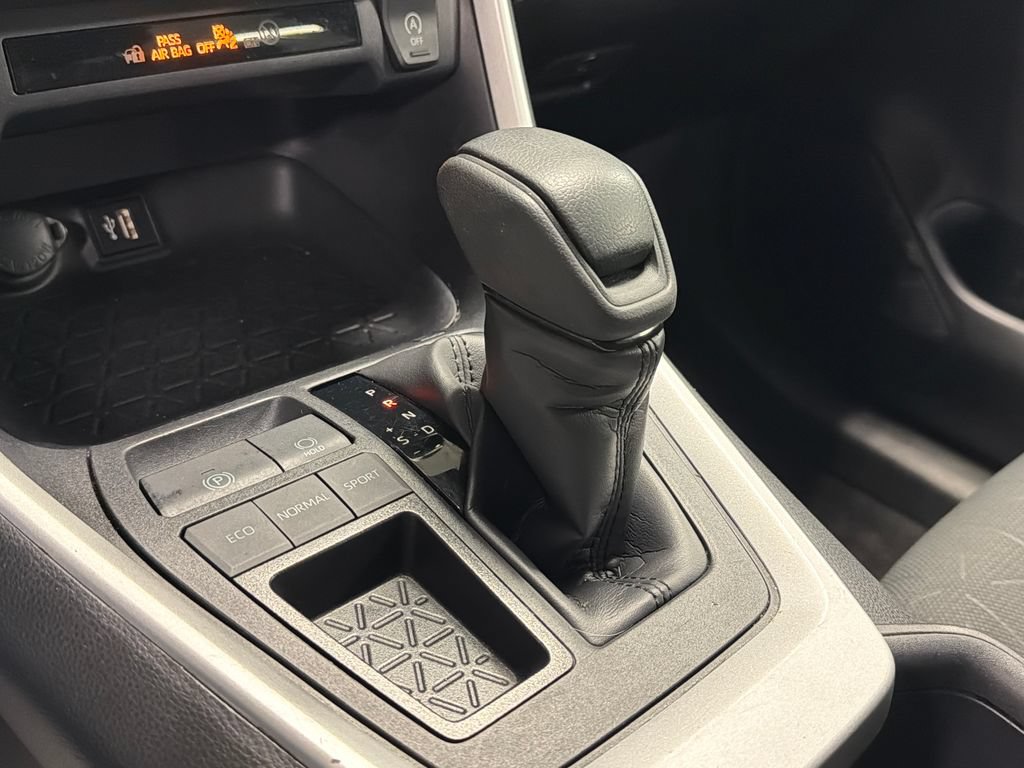 Used 2024 Toyota RAV4 XLE FWD image 35