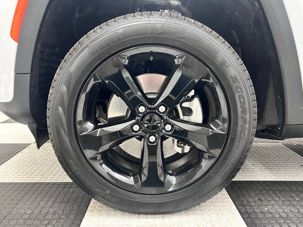 New 2026 Jeep Grand Cherokee L Limited w/ Limited Altitude Package AWD/4WD image 8