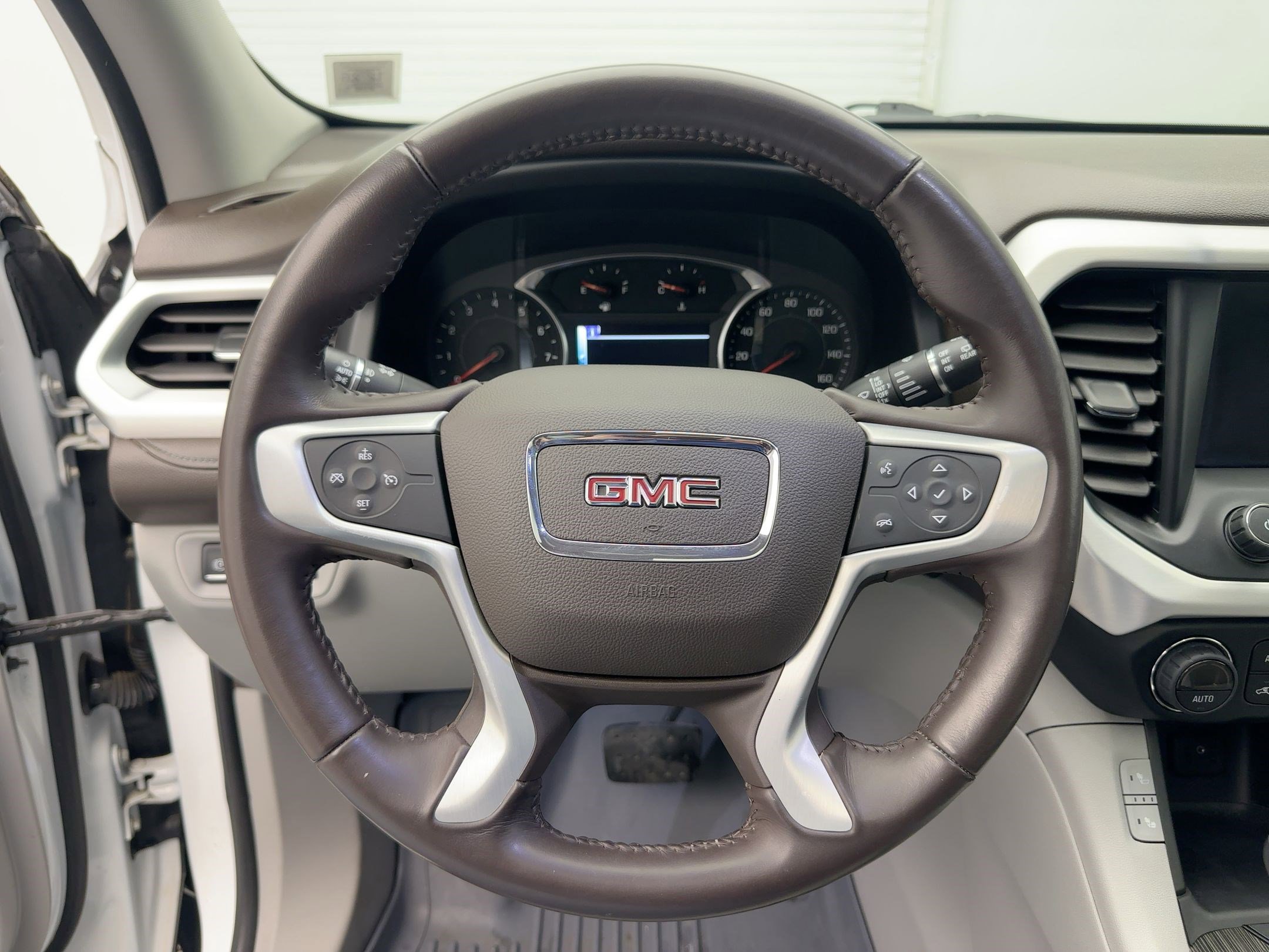 Used 2019 GMC Acadia SLT image 18