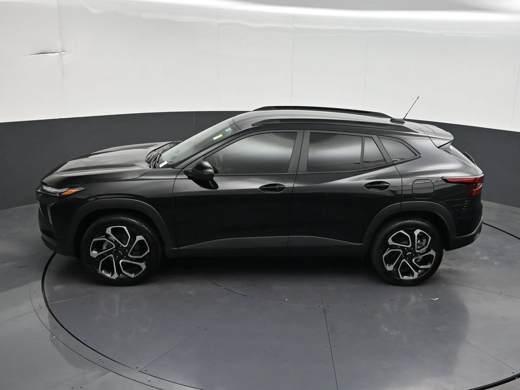 Used 2025 Chevrolet Trax RS FWD image 16
