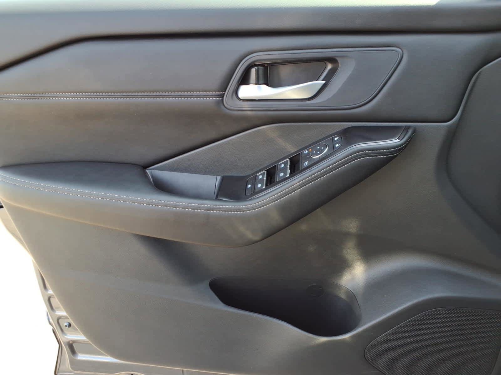 Certified 2026 Nissan Rogue SL image 16