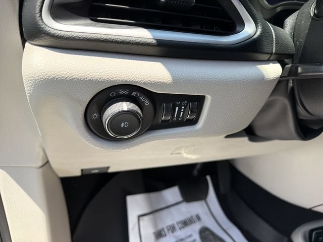 Used 2023 Chrysler Pacifica Touring-L FWD image 15