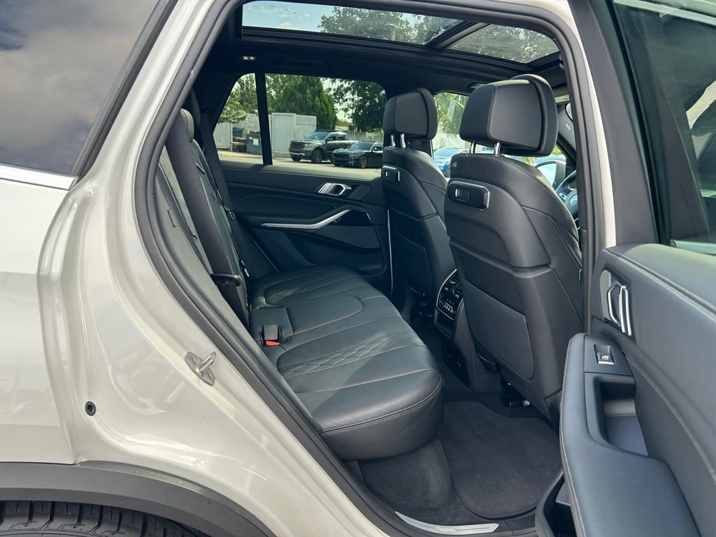 Used 2025 BMW X5 xDrive50e AWD/4WD image 51