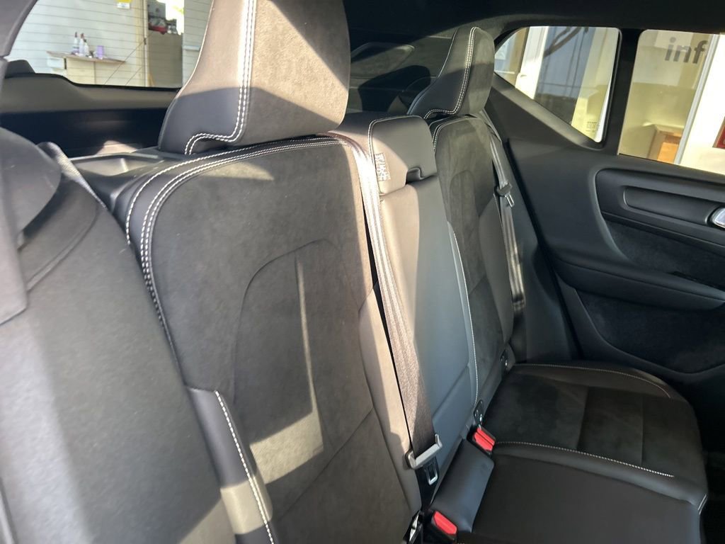 Used 2022 Volvo XC40 T5 R-Design w/ Advanced Package image 28