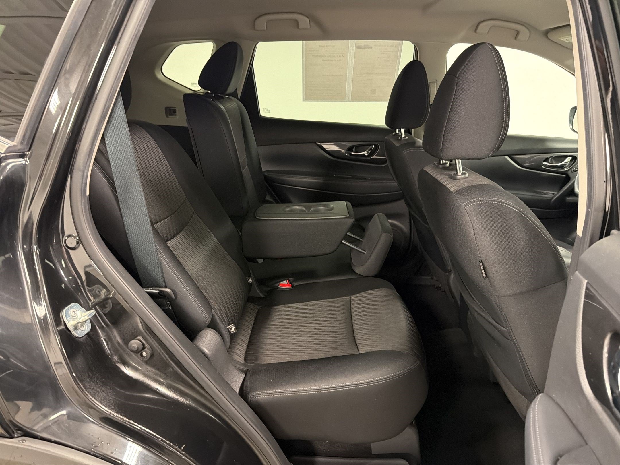Used 2017 Nissan Rogue SV w/ SV Premium Package AWD/4WD image 29