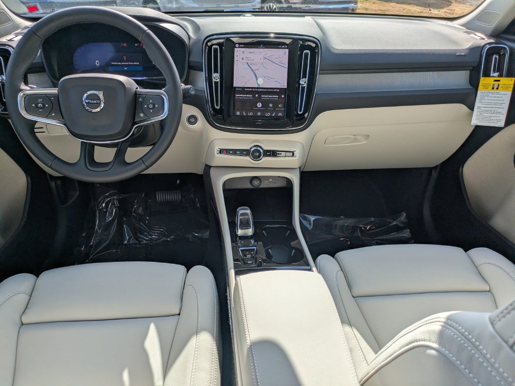 New 2026 Volvo XC40 B5 Plus w/ Protection Package Premier AWD/4WD image 16