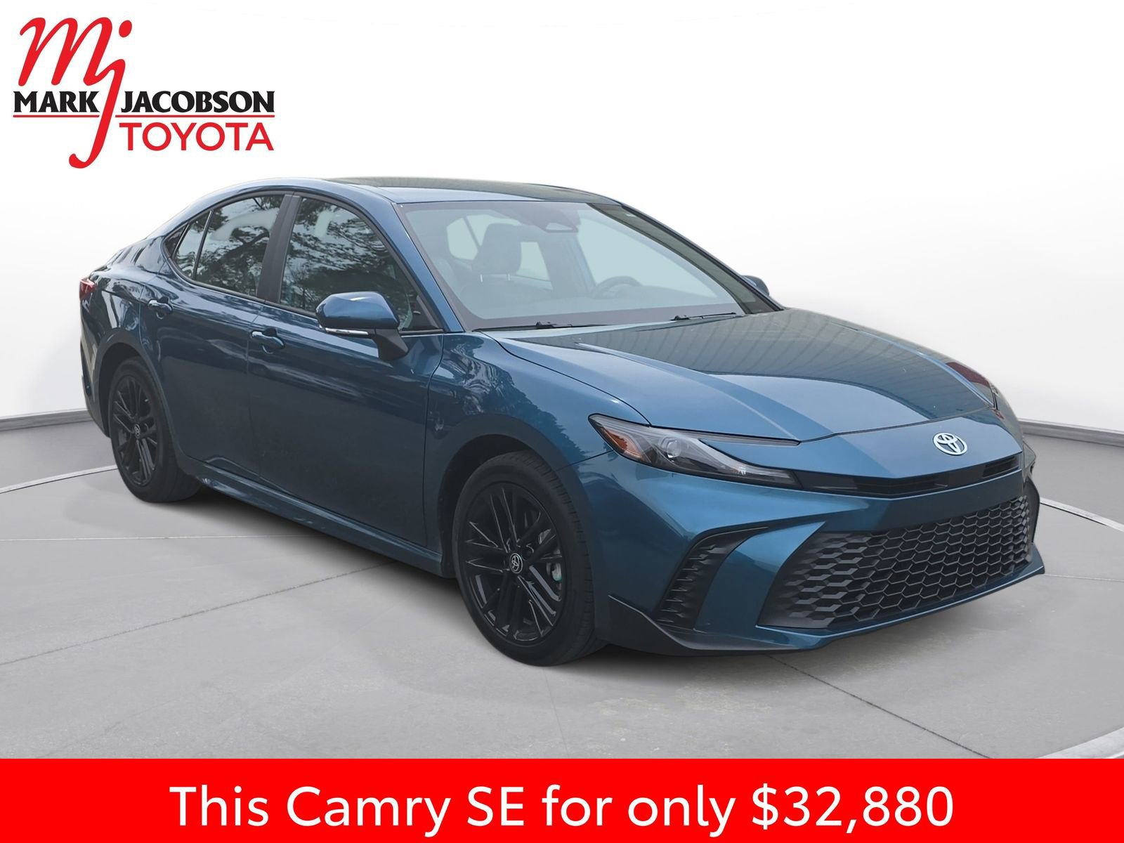 Used 2025 Toyota Camry SE w/ Convenience Package image 5