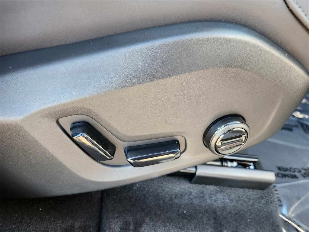 New 2026 Volvo XC60 B5 Plus w/ Climate Package image 20