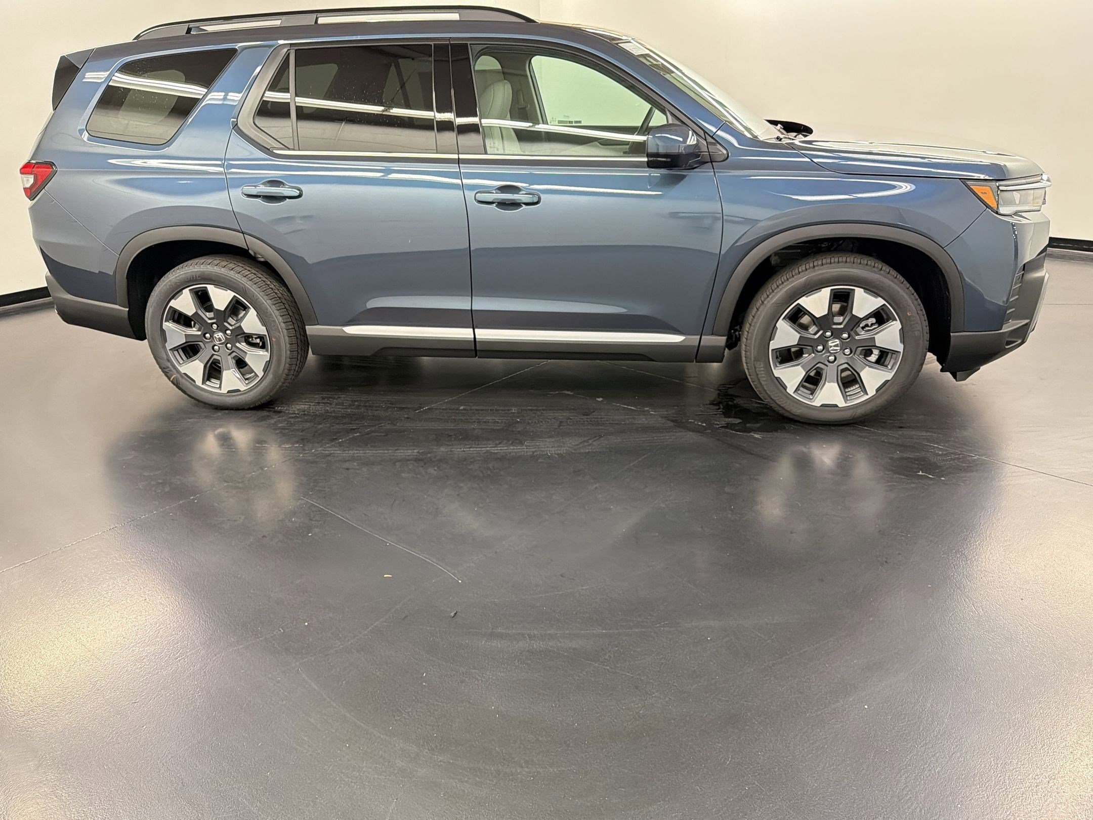 New 2026 Honda Pilot Touring image 7