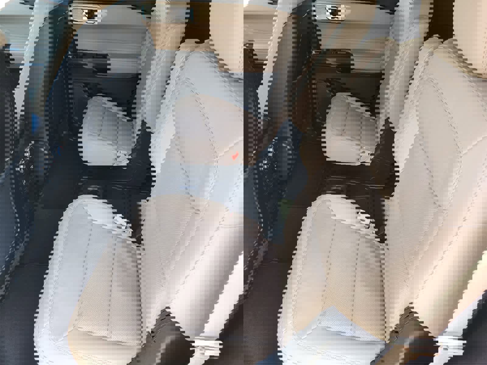 Used 2020 Ford Explorer Limited image 24