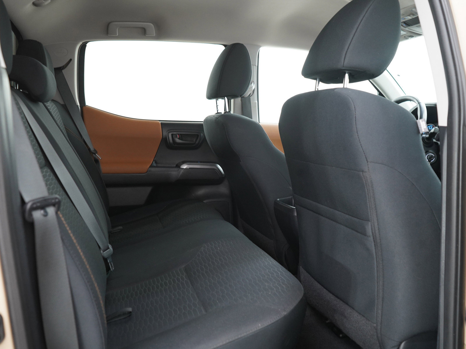 Used 2018 Toyota Tacoma SR5 AWD/4WD image 12