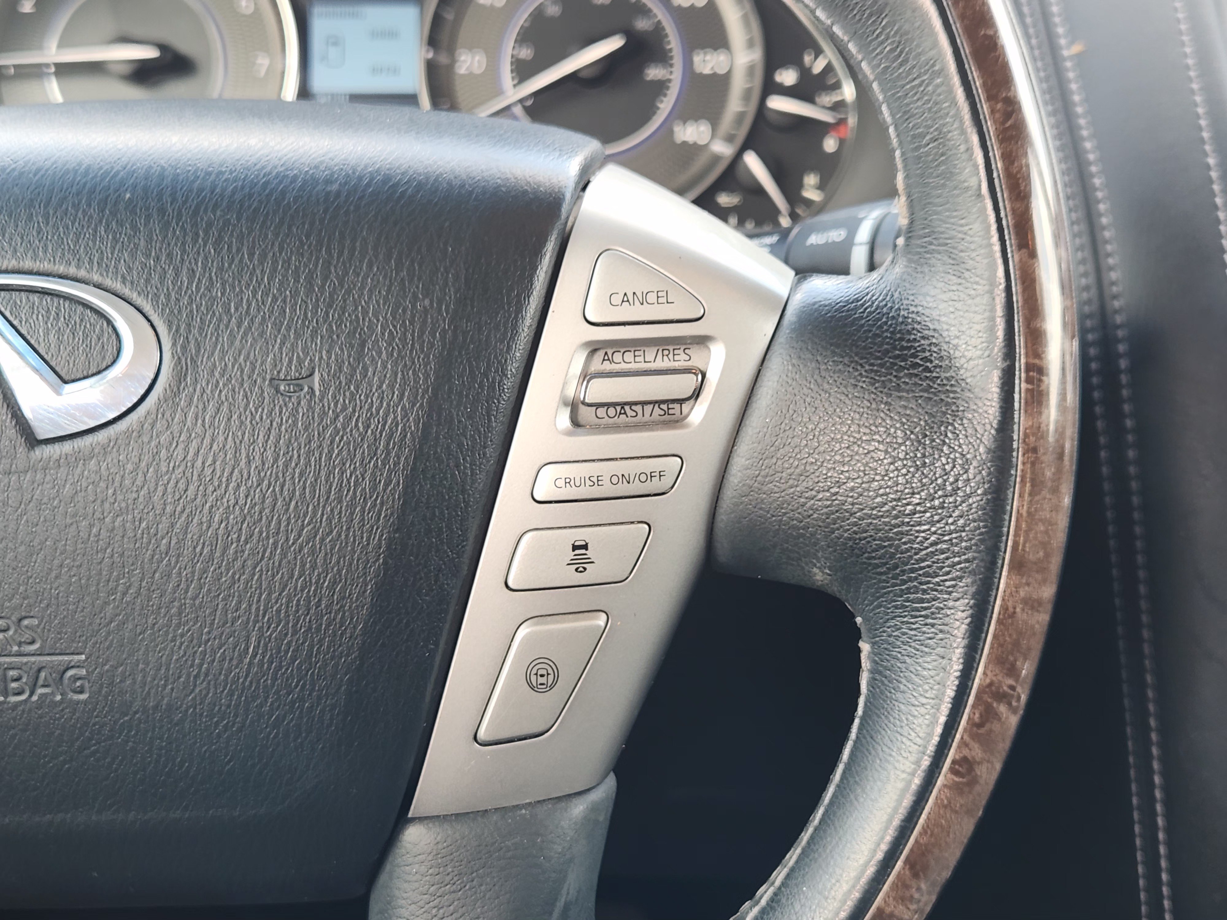 Used 2017 INFINITI QX80 2WD w/ Driver Assistance Package image 29