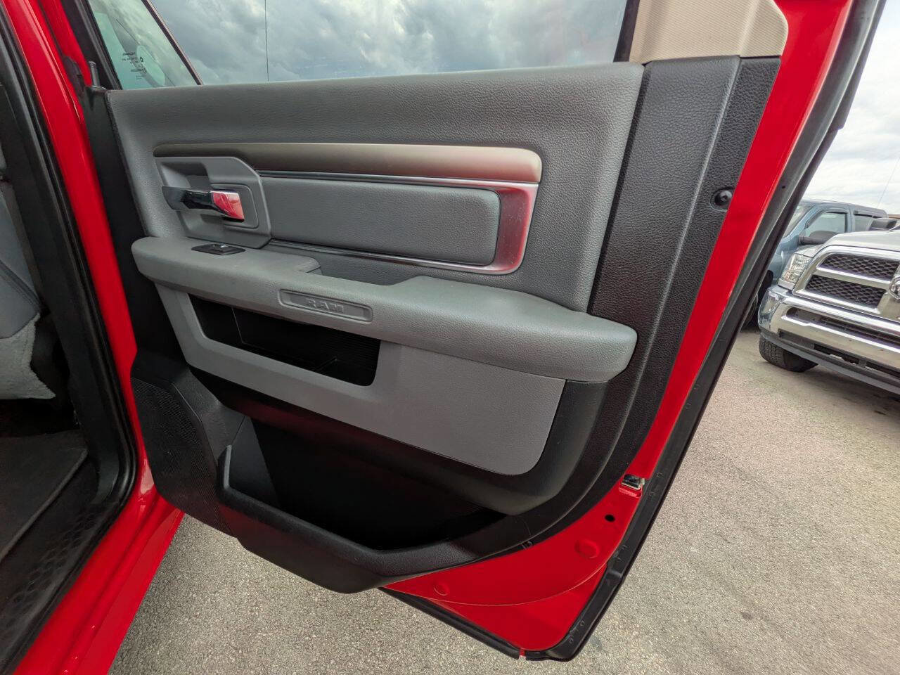 Used 2018 RAM 1500 Classic SLT image 26