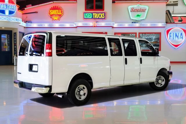 Used 2017 Chevrolet Express 3500 LT w/ LT Preferred Equipment Group RWD image 3