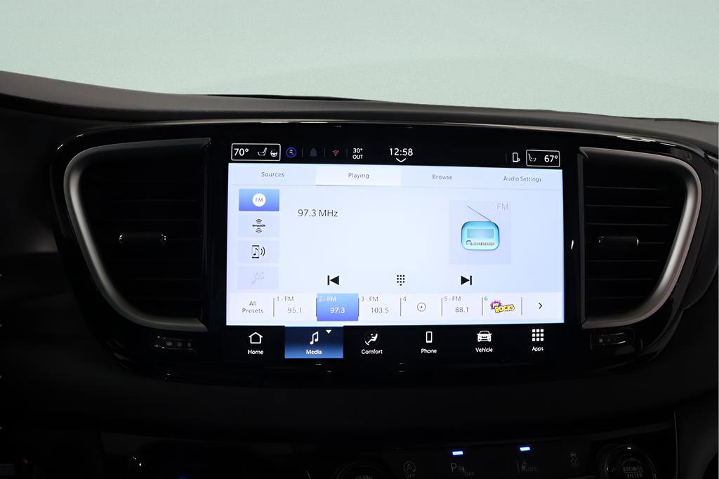 Used 2026 Chrysler Pacifica Limited image 11