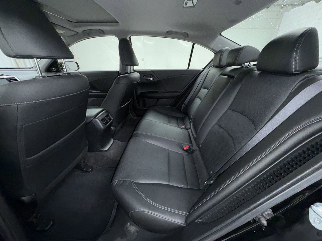 Used 2017 Honda Accord Touring image 12