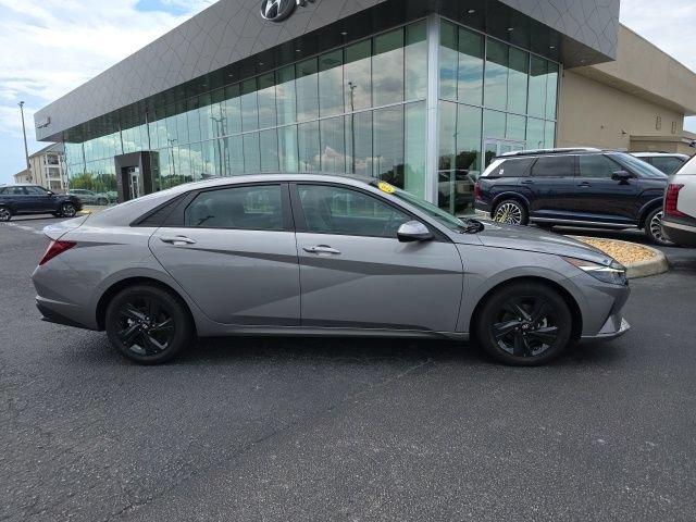 Used 2023 Hyundai Elantra SEL FWD image 18