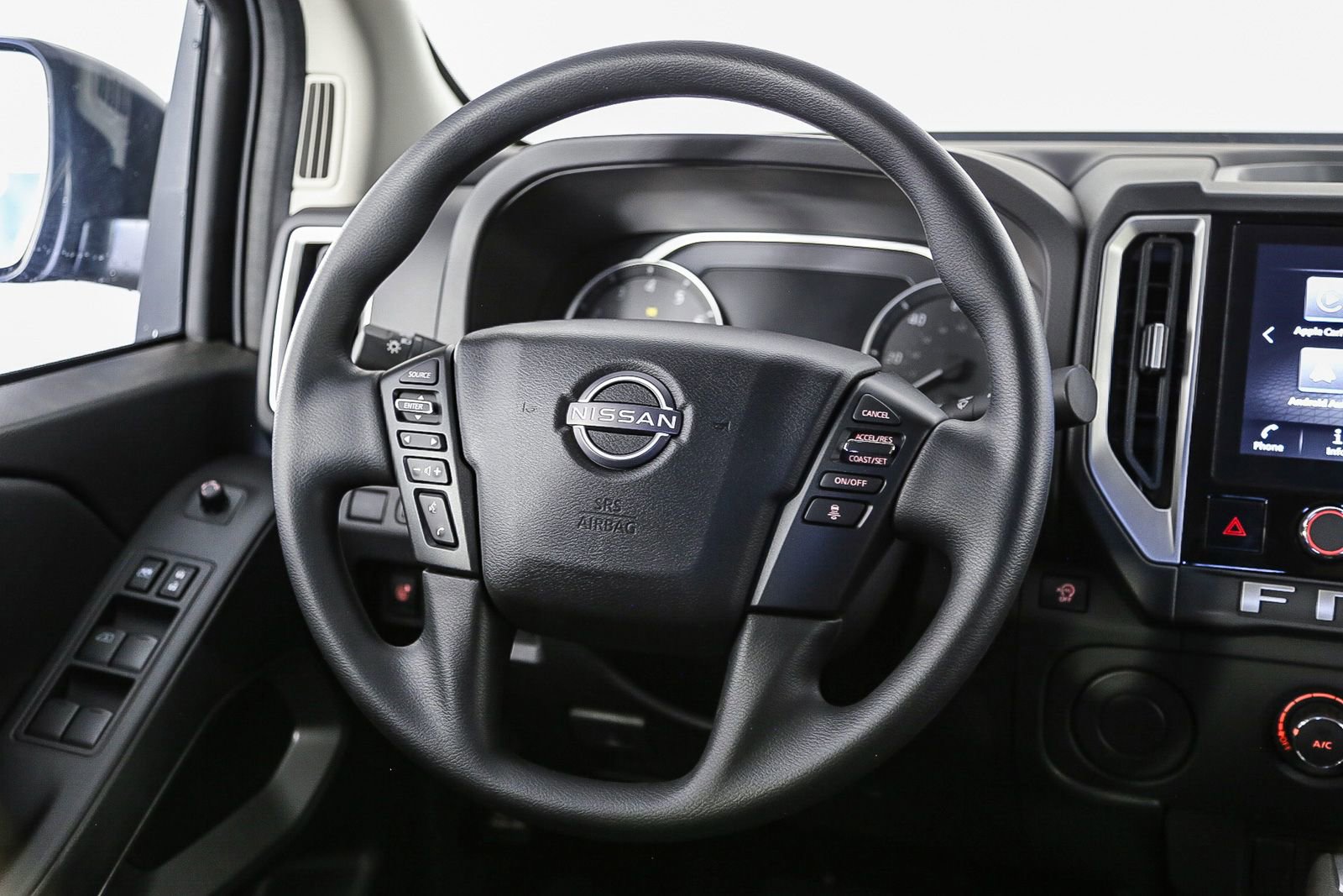 Certified 2025 Nissan Frontier SV image 30
