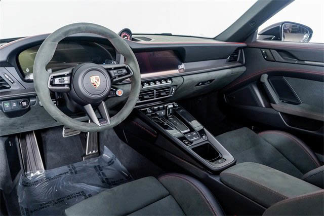 Used 2025 Porsche 911 Carrera 4 GTS image 2