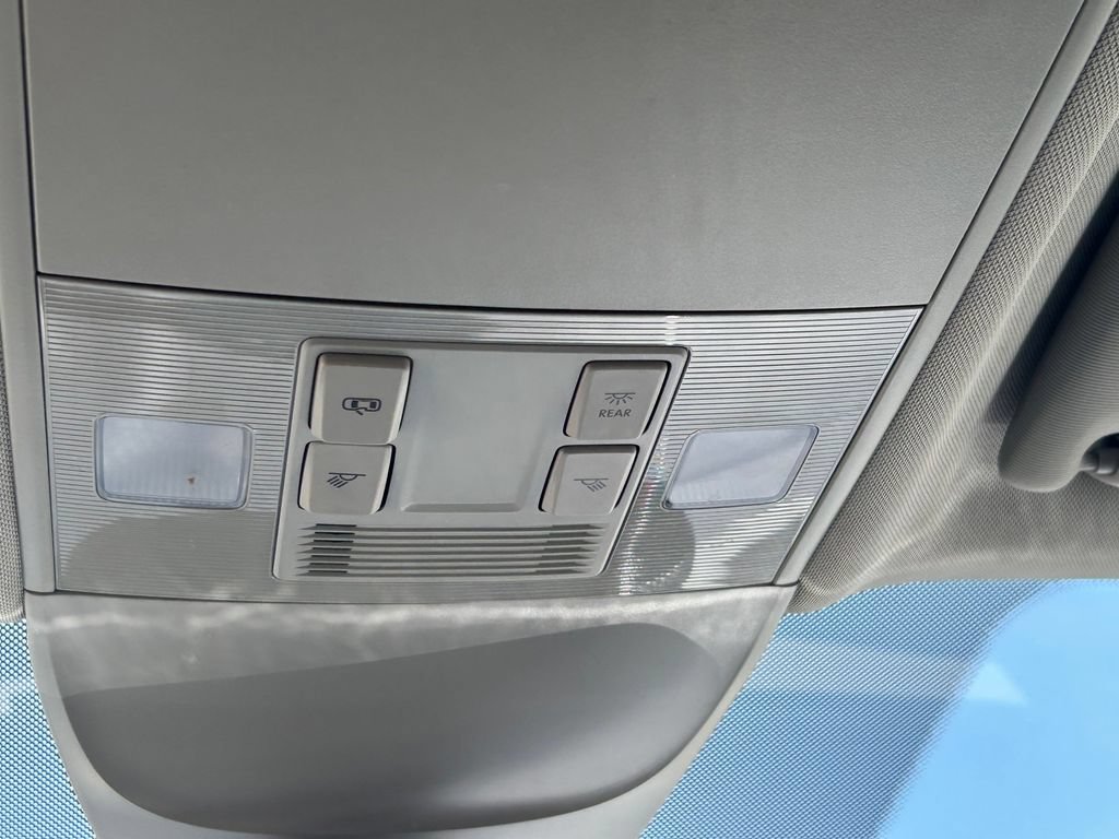Used 2025 Volkswagen Taos SE FWD image 17