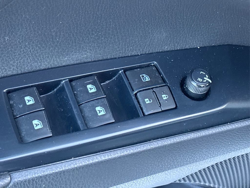 Used 2018 Toyota Camry LE image 31