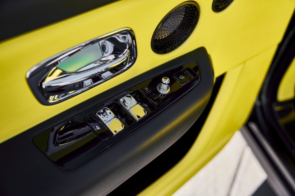 Used 2022 Rolls-Royce Cullinan Black Badge w/ Dark Exterior Package image 36