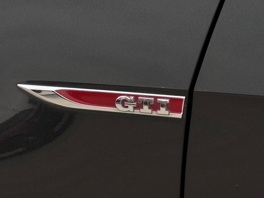 Used 2017 Volkswagen Golf S image 10