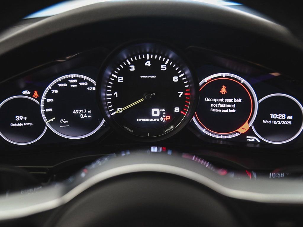 Used 2022 Porsche Cayenne Platinum Edition image 16