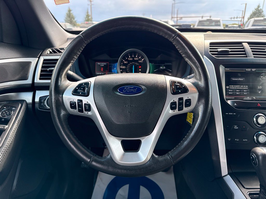 Used 2014 Ford Explorer XLT w/ Equipment Group 202A AWD/4WD image 11