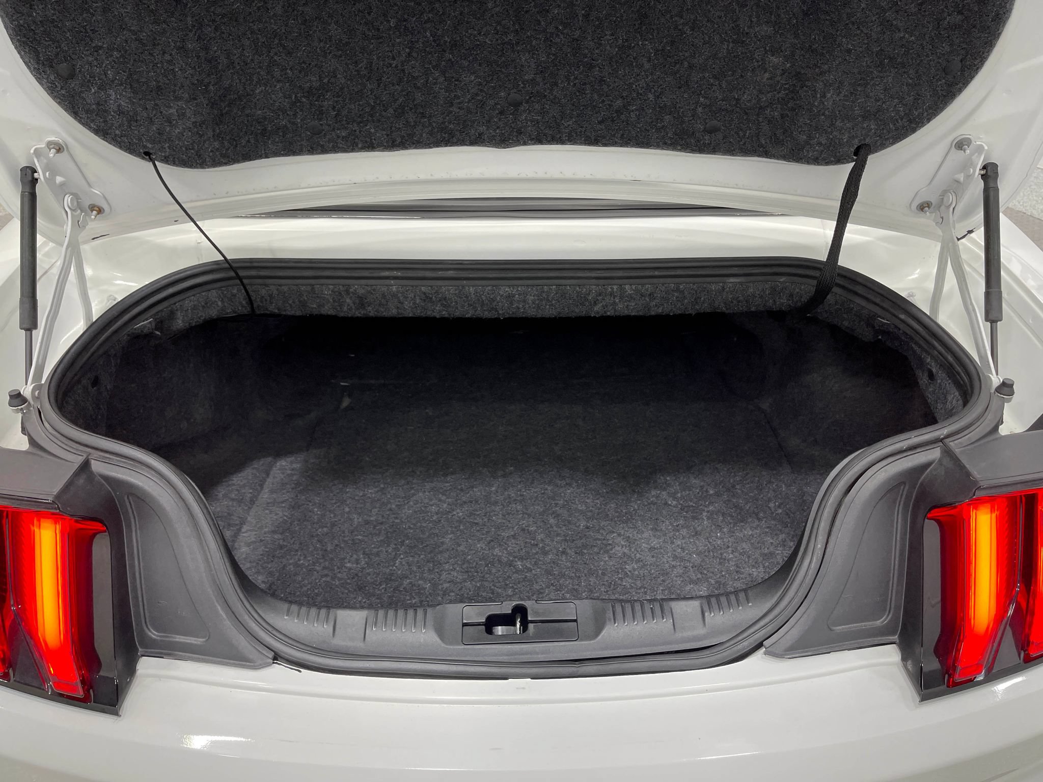 Used 2018 Ford Mustang GT Premium RWD image 25