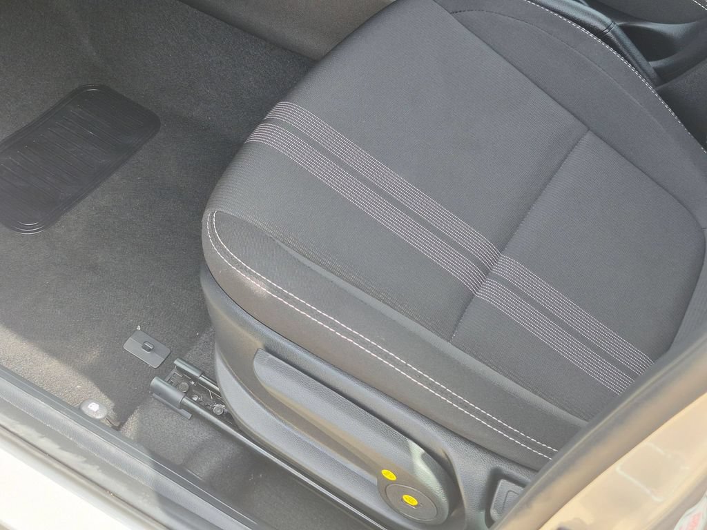 Used 2025 Hyundai Venue SEL FWD image 15