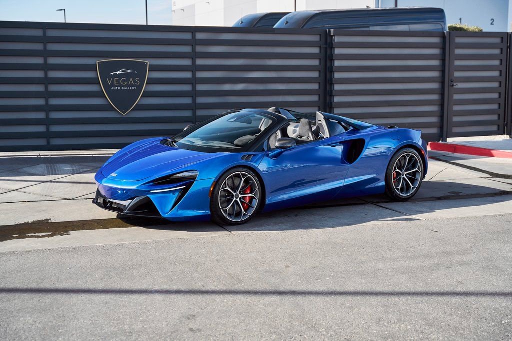 Used 2025 McLaren Artura Spider RWD image 6