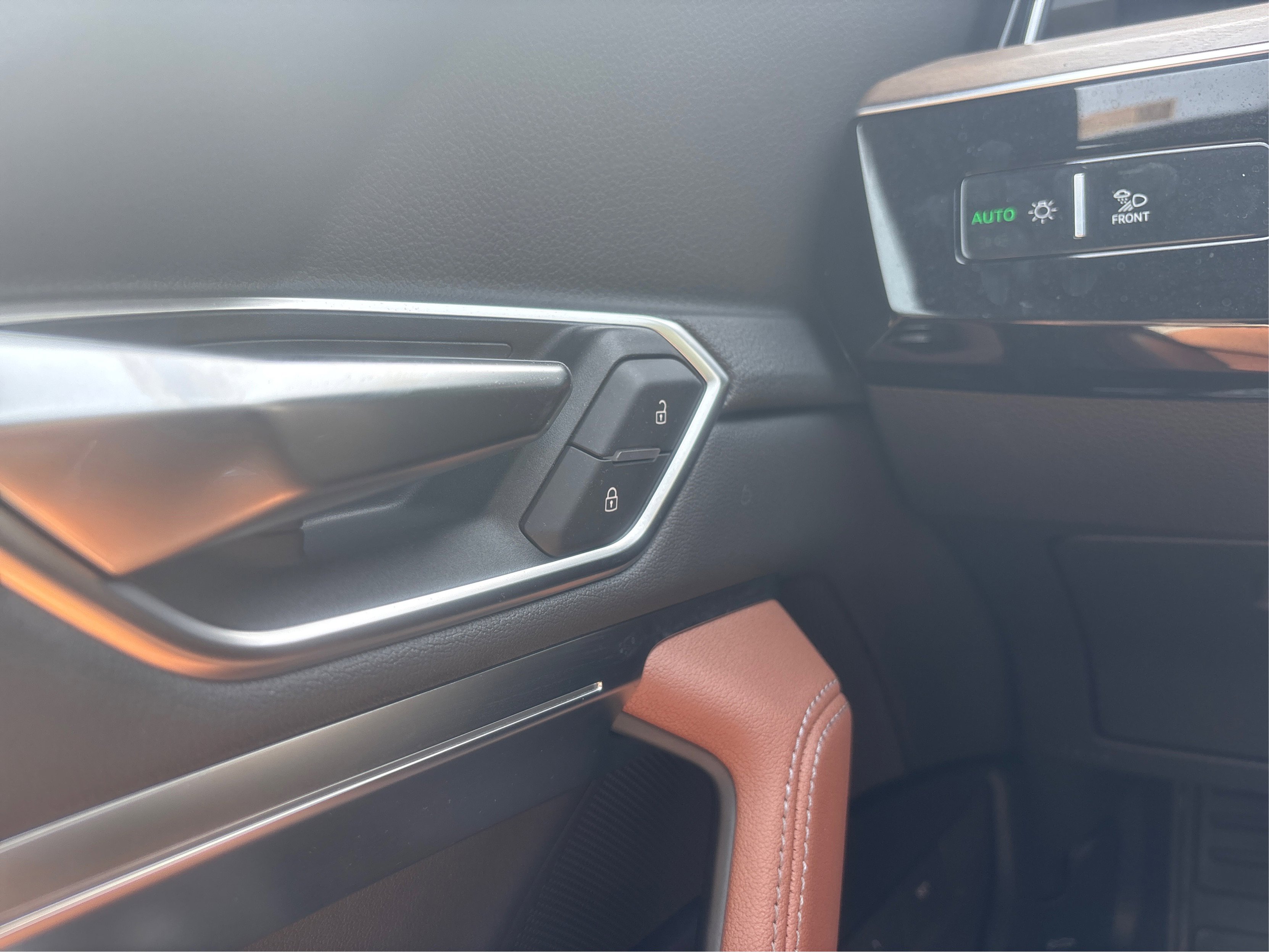 Used 2024 Audi Q8 e-tron Premium Plus w/ Premium Plus Package image 54