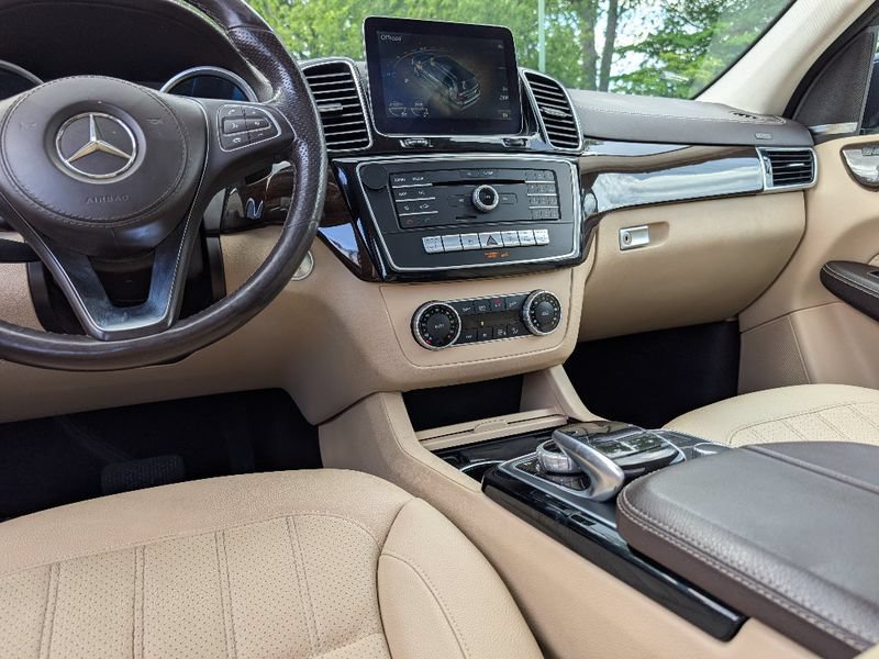 Used 2018 Mercedes-Benz GLS 450 4MATIC w/ Premium Package image 24
