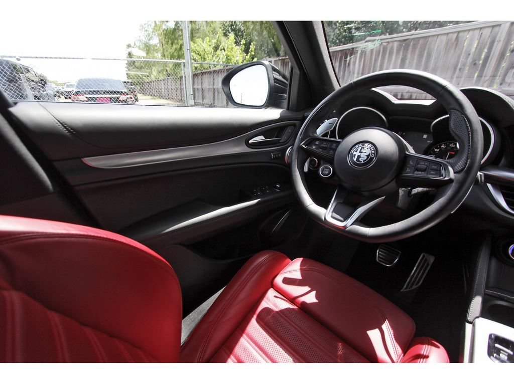 Used 2023 Alfa Romeo Stelvio Veloce AWD/4WD image 9