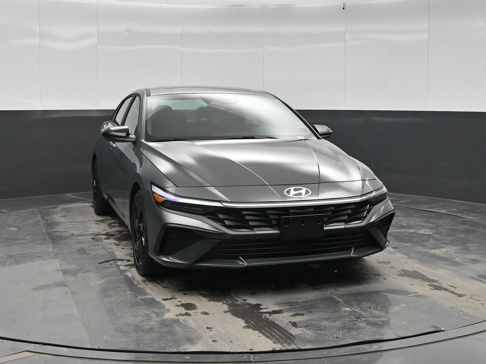 New 2026 Hyundai Elantra SEL Sport FWD image 2