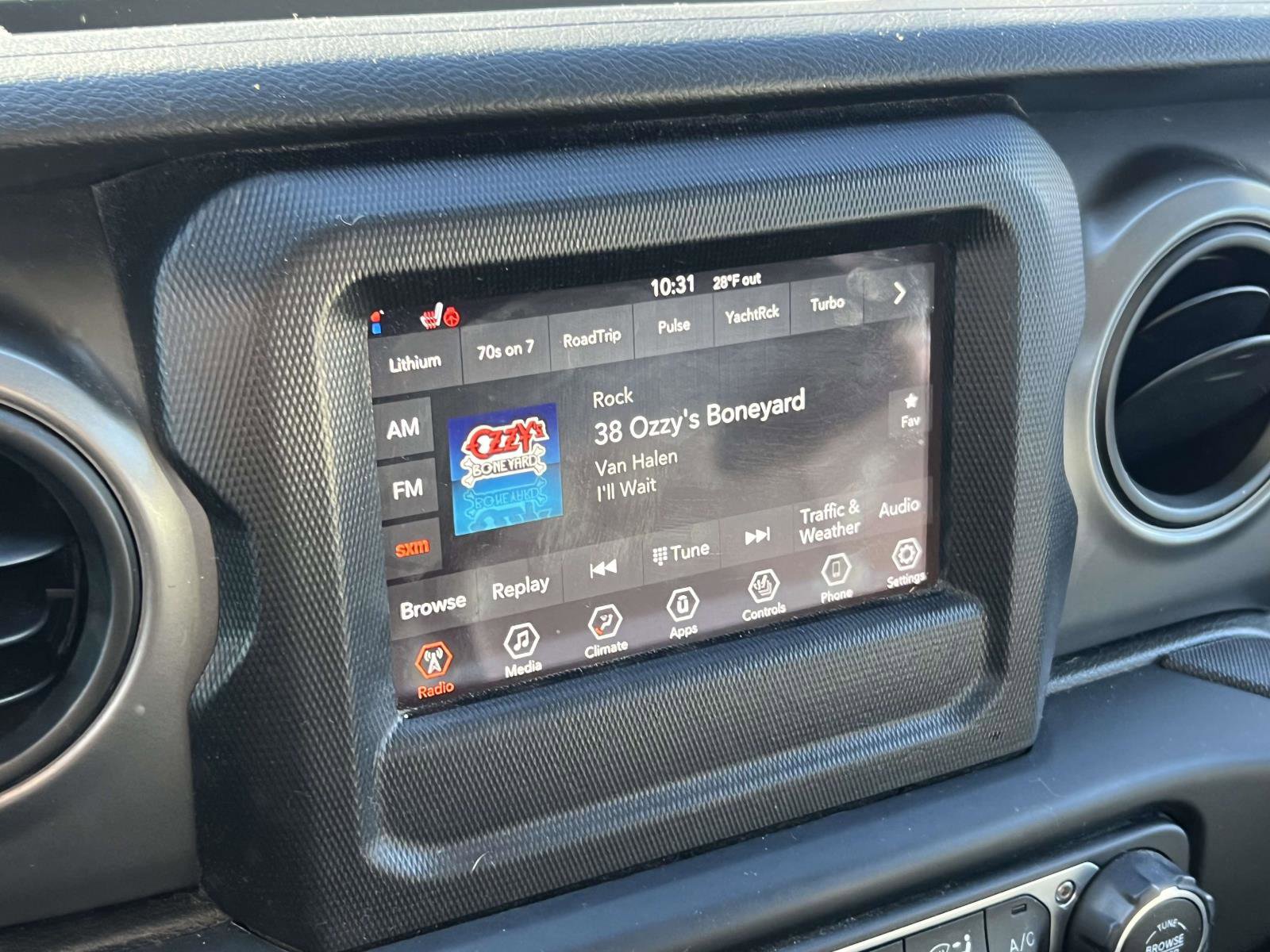 Used 2022 Jeep Gladiator Sport image 18