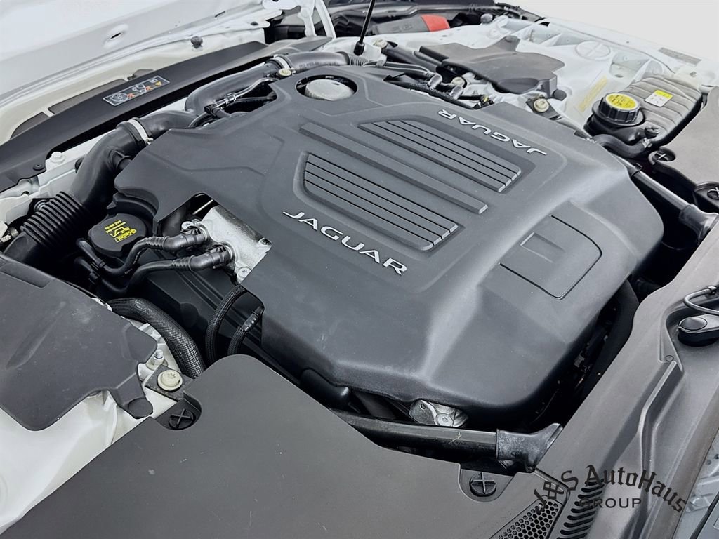 Used 2016 Jaguar F-TYPE R image 38