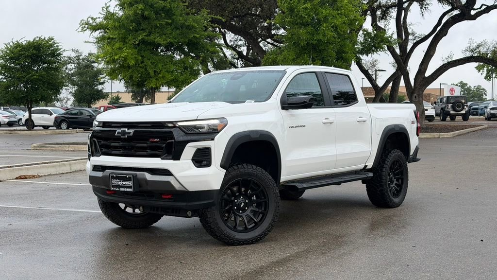 Used 2024 Chevrolet Colorado Z71 w/ Z71 Convenience Package 2 image 41