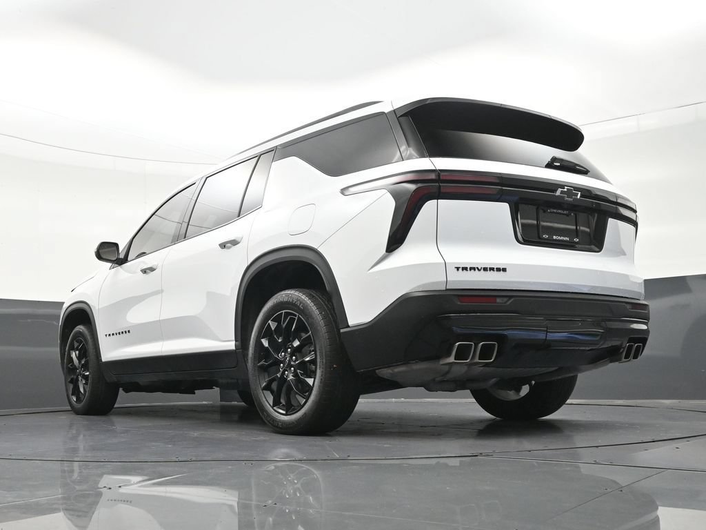 Used 2025 Chevrolet Traverse LT w/ Midnight/Sport Edition FWD image 26